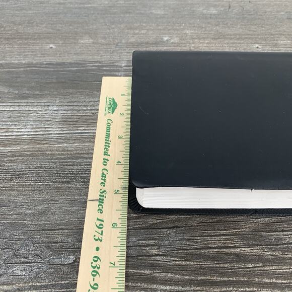 Zondervan Holy Bible NIV ReadEasy Black Italian Duo-tone - Picture 4 of 13